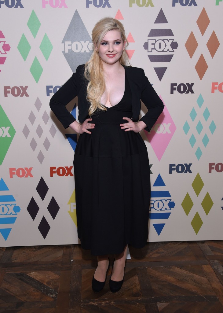 Abigail Breslin Cleavage 2