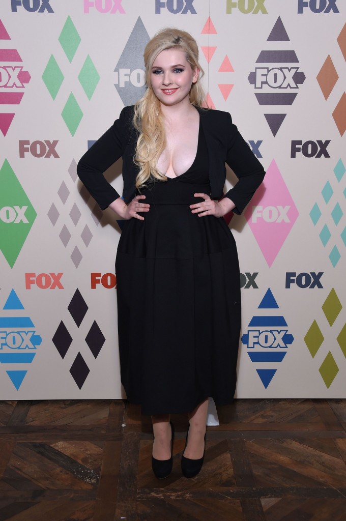 Abigail Breslin Cleavage 3