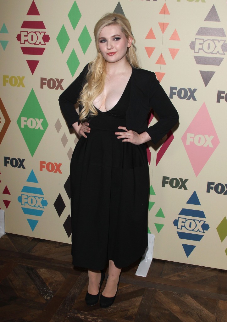 Abigail Breslin Cleavage 31