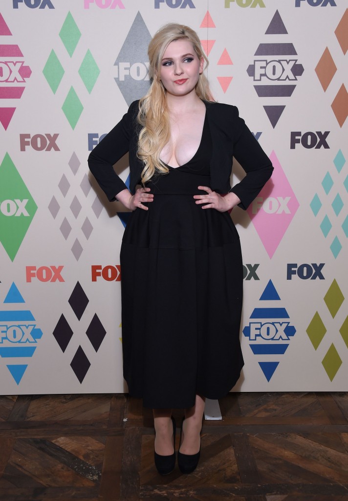 Abigail Breslin Cleavage 4