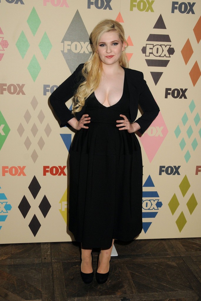 Abigail Breslin Cleavage 71