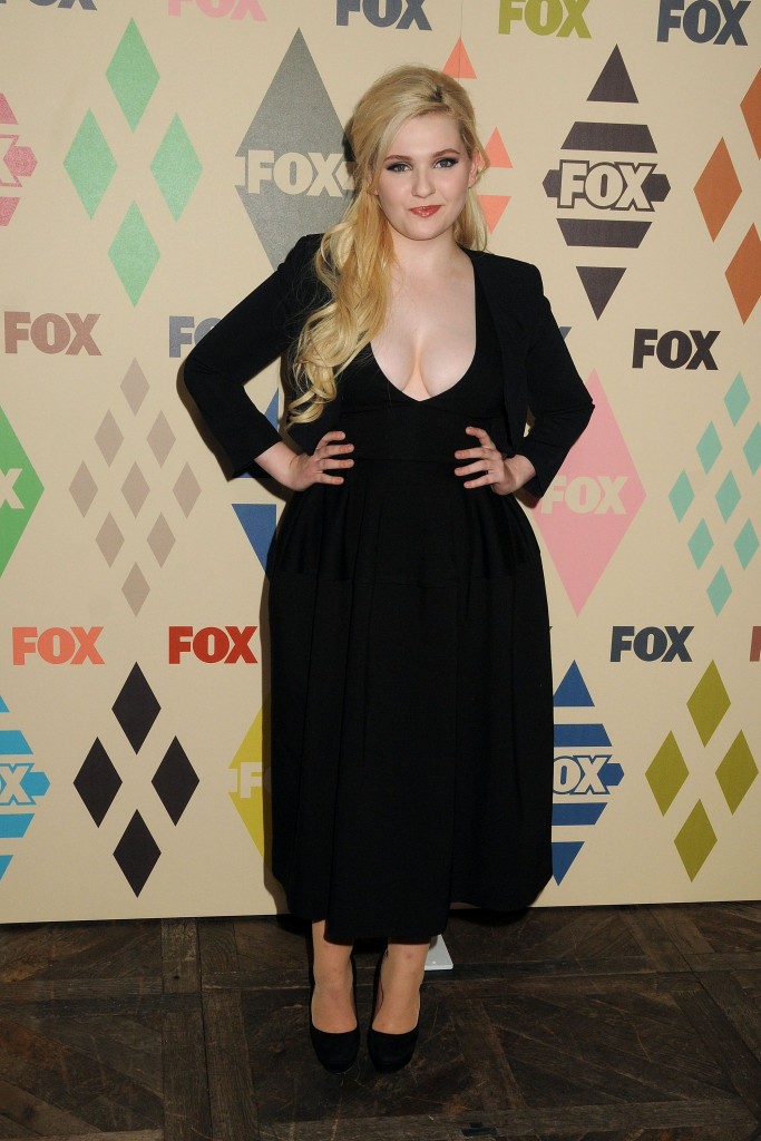 Abigail Breslin Cleavage 72