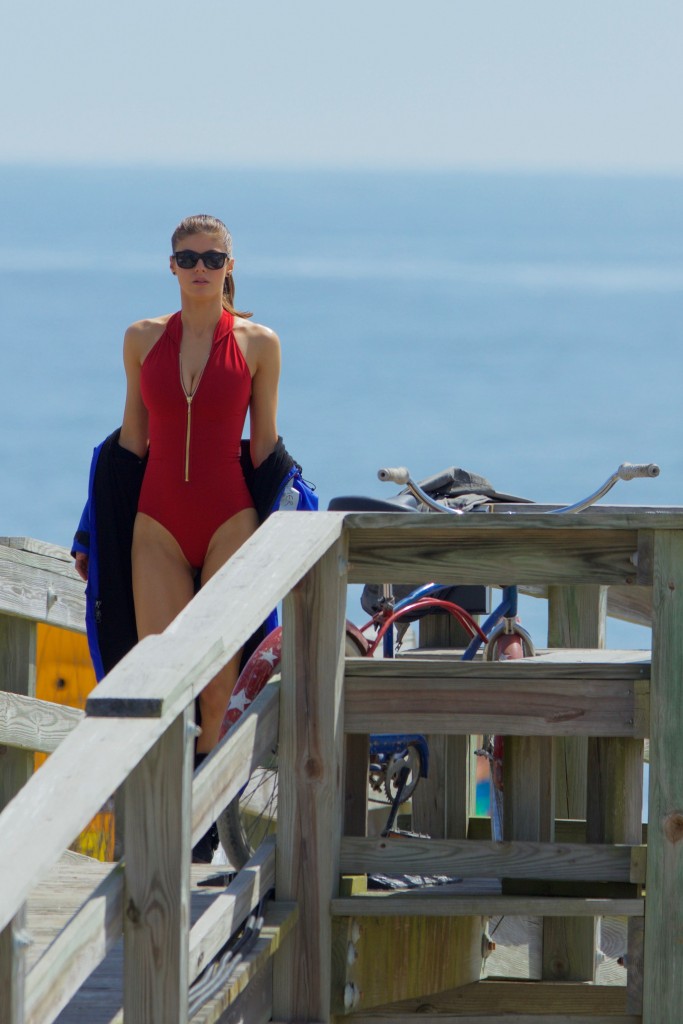 Alexandra Daddario Sexy 8