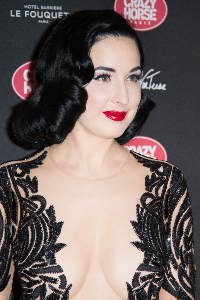 Dita Von Teese Cleavage 14