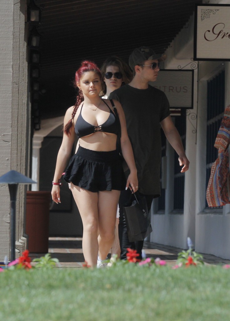 Ariel Winter Sexy 13