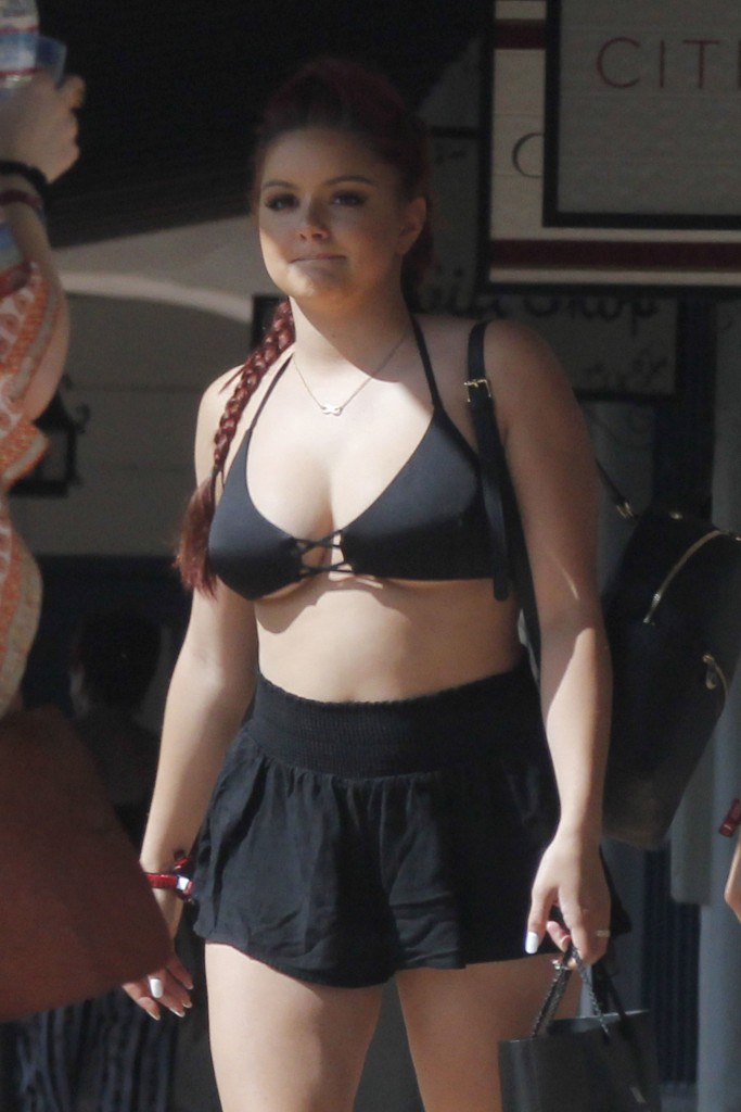 Ariel Winter Sexy 9