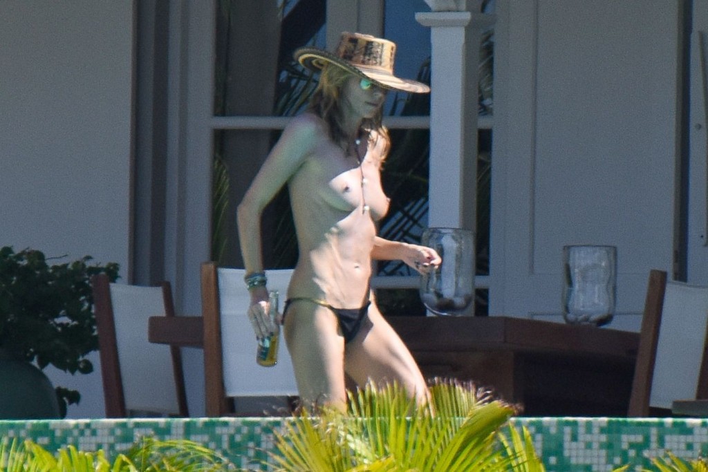 Heidi Klum Topless 37