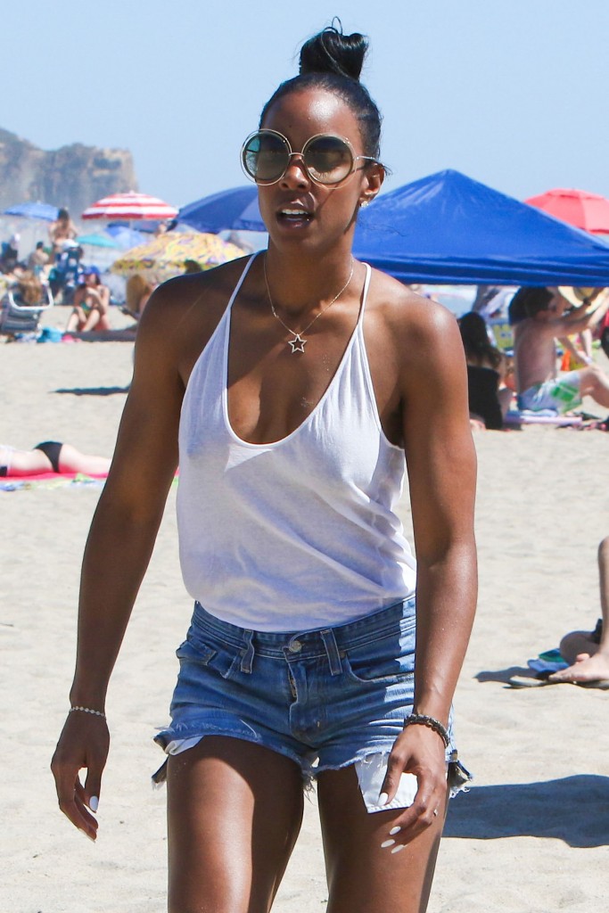 Kelly Rowland Braless 1