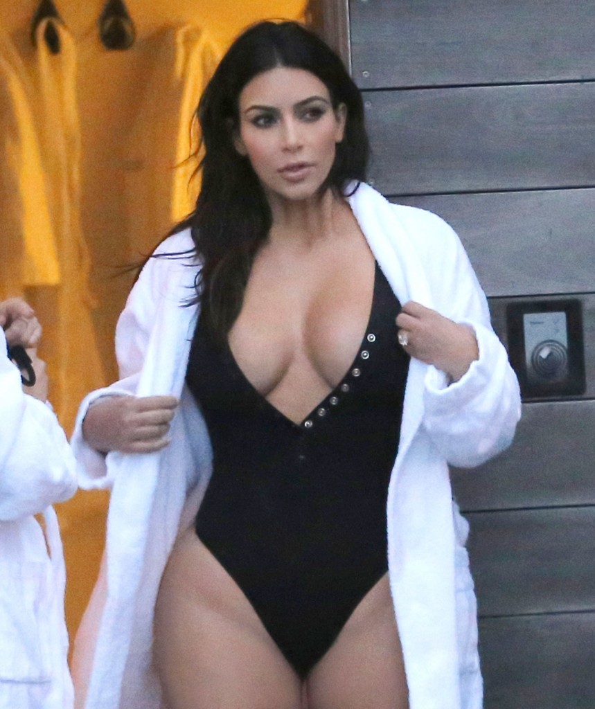 Kim Kardashian Sexy 2