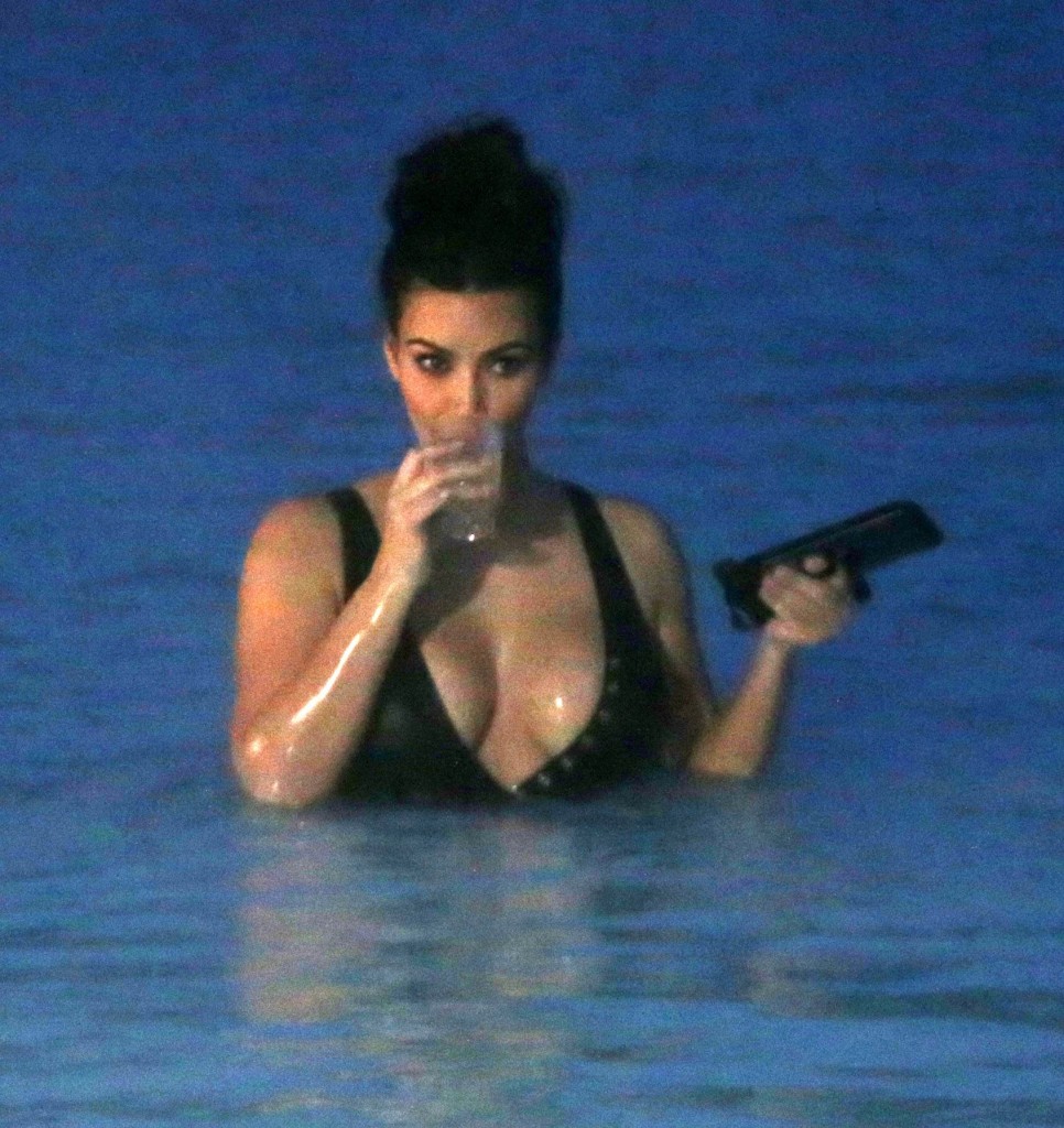 Kim Kardashian Sexy 38