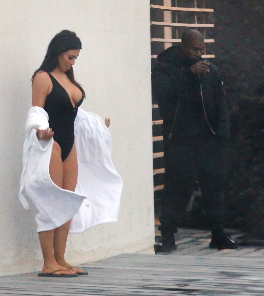 Kim Kardashian Sexy 4