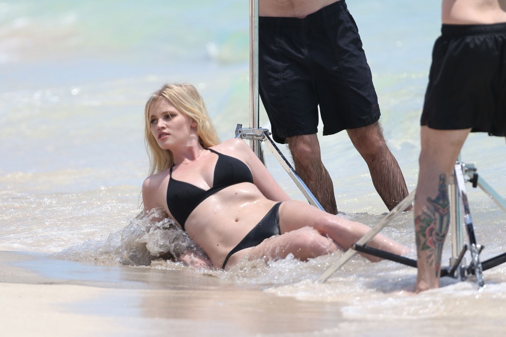 Lara Stone Sexy Topless 77