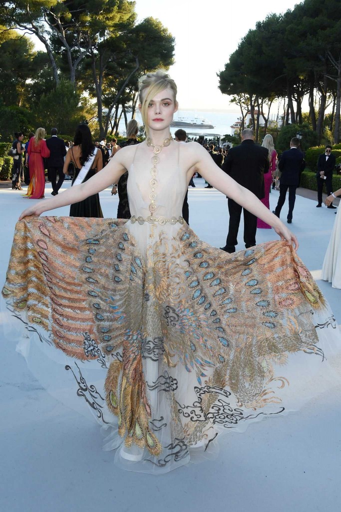 Elle Fanning Sexy 15