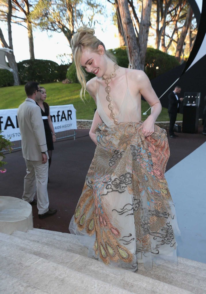 Elle Fanning Sexy 17