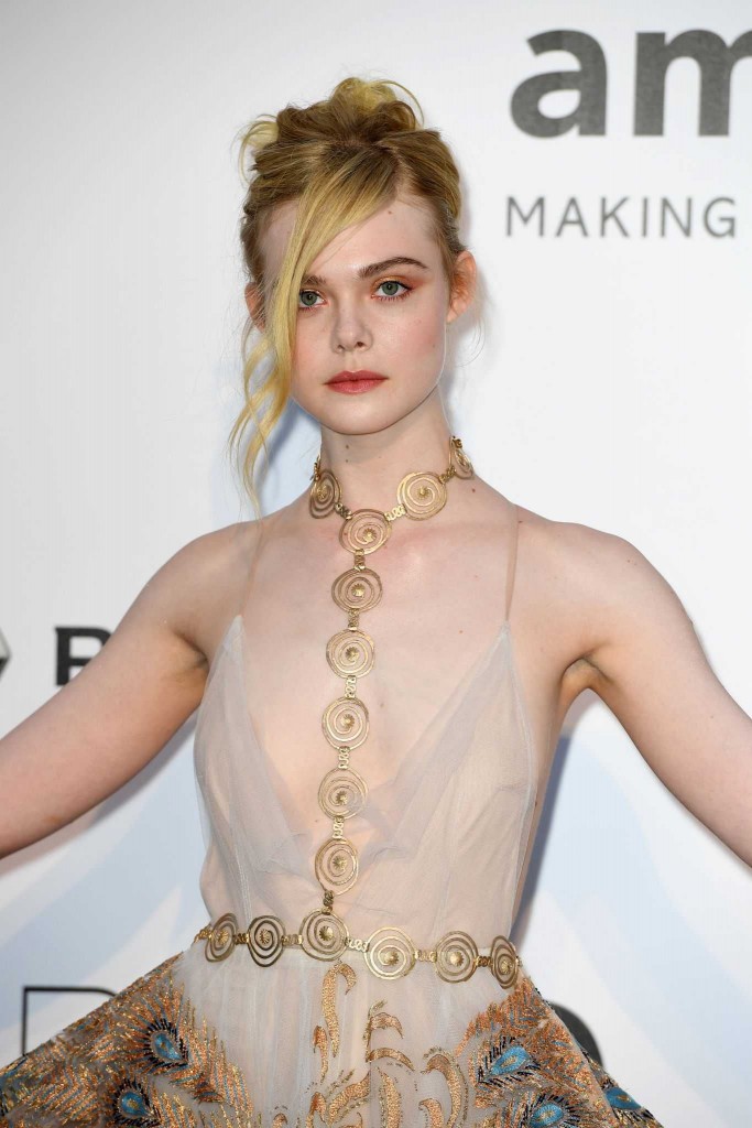 Elle Fanning Sexy 21