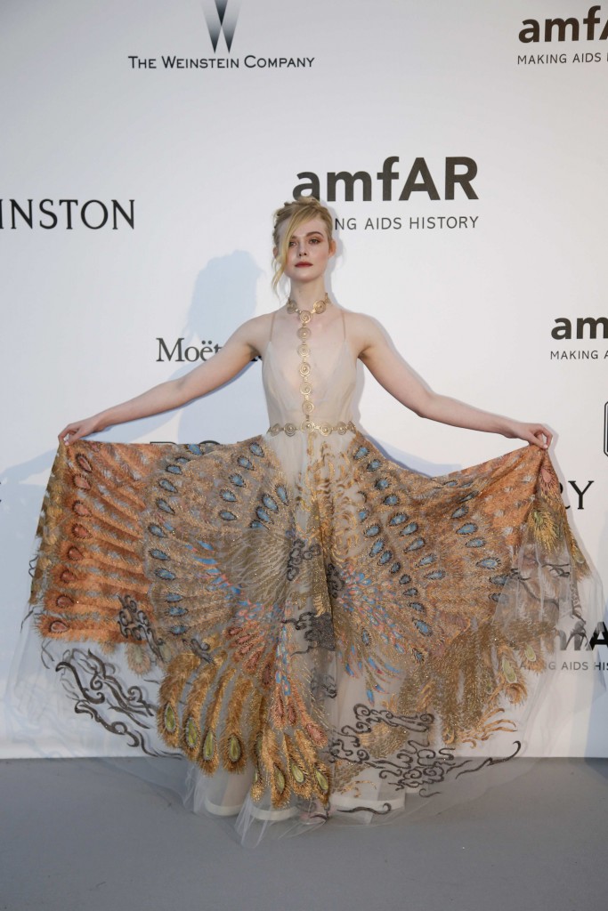 Elle Fanning Sexy 4