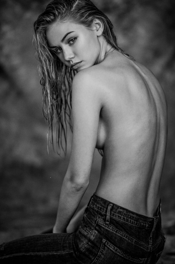 Scarlett Leithold Topless 2