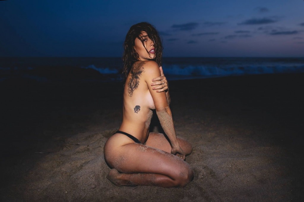 Tianna Gregory Sexy & Topless 3