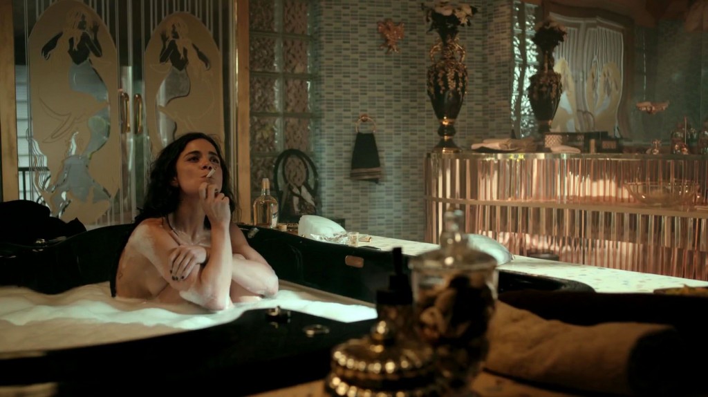 Alice Braga Nude 2