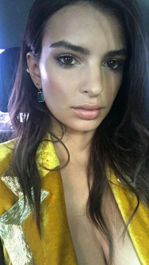 Emily Ratajkowski Braless Snapchat 1