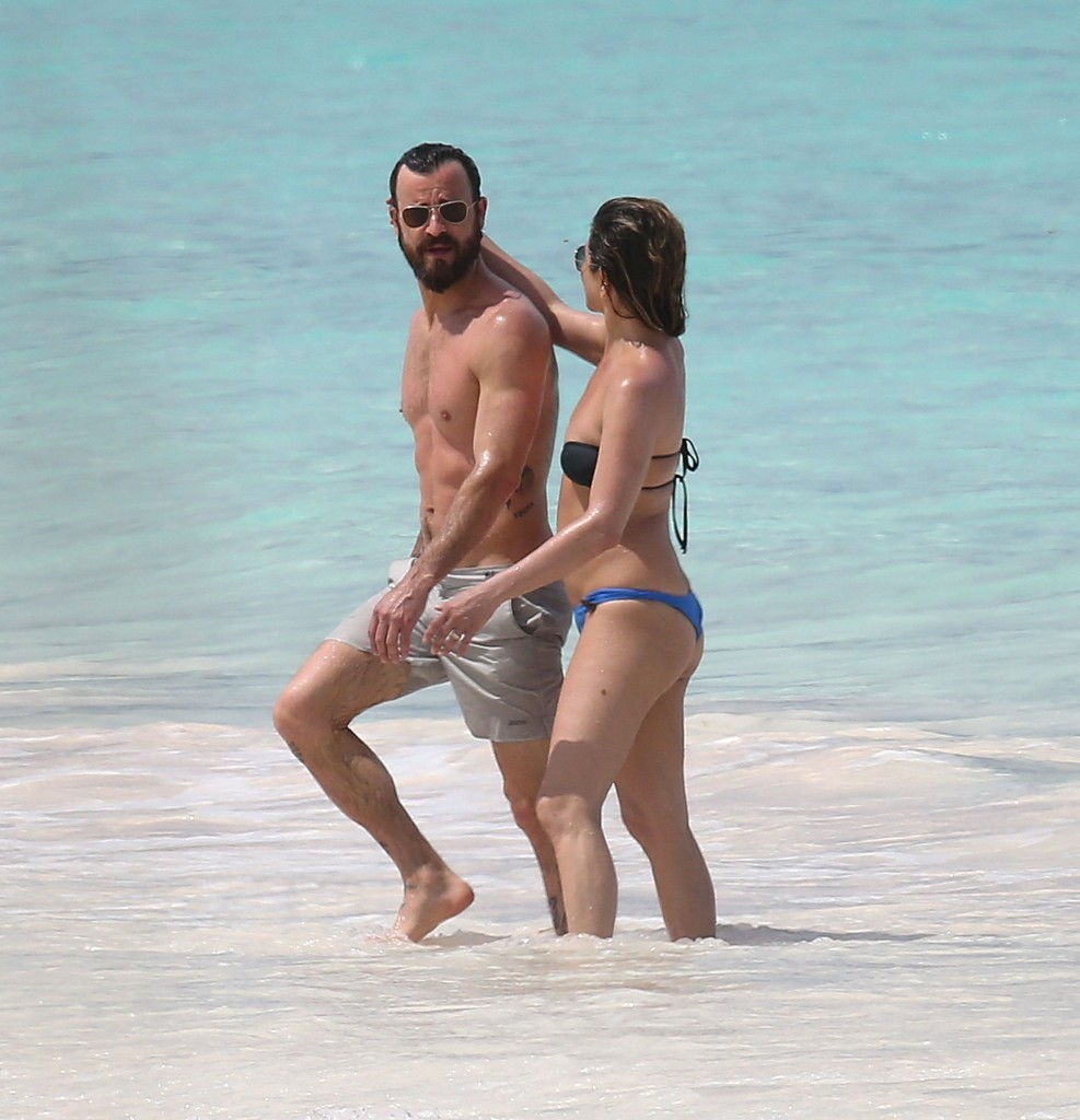Jennifer Aniston in a Bikini 16