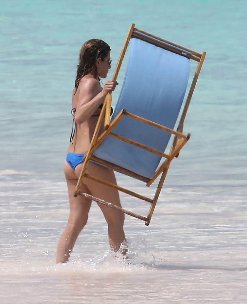 Jennifer Aniston in a Bikini 22