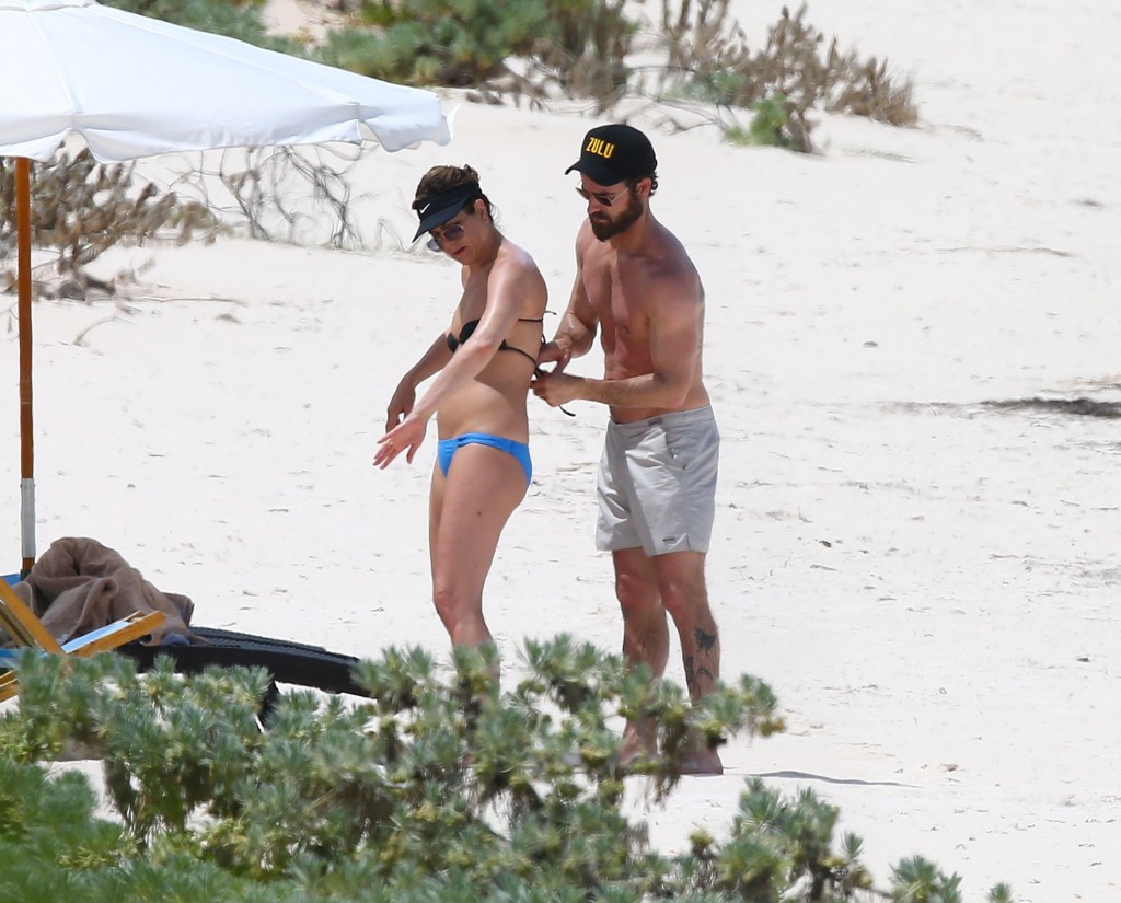 Jennifer Aniston in a Bikini 27