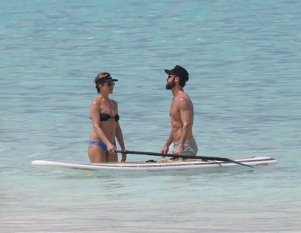 Jennifer Aniston in a Bikini 32