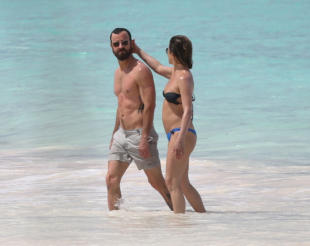 Jennifer Aniston in a Bikini 38