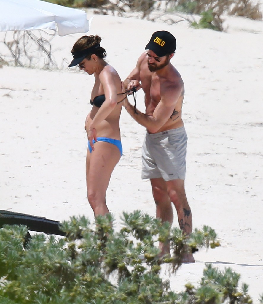 Jennifer Aniston in a Bikini 8