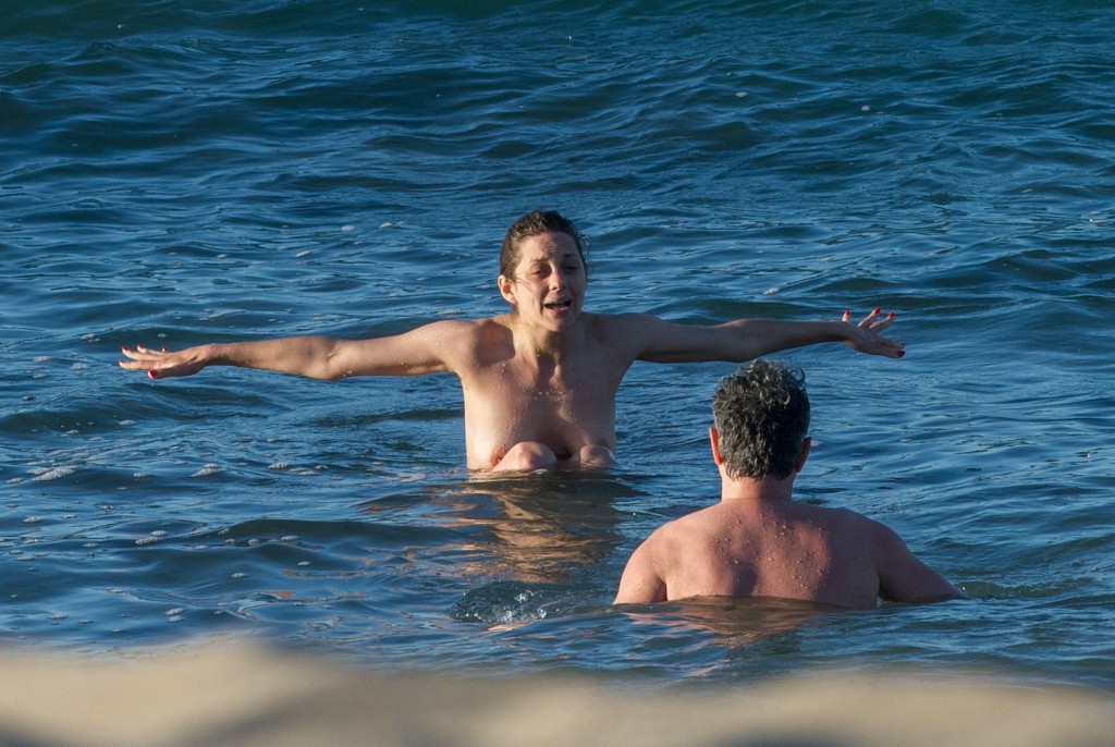 Marion Cotillard Topless 15