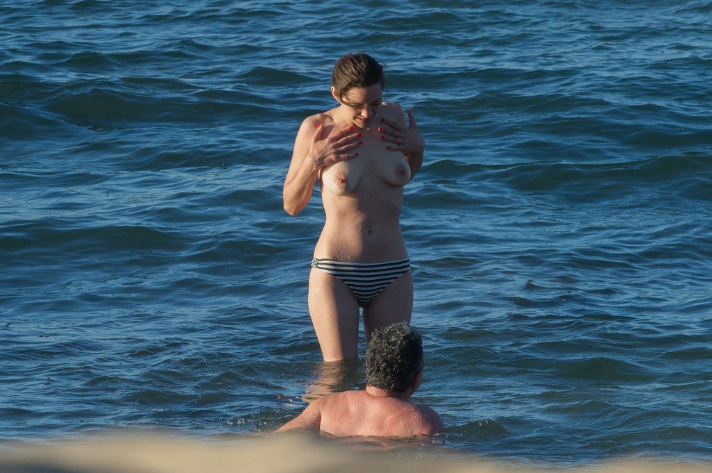 Marion Cotillard Topless 17