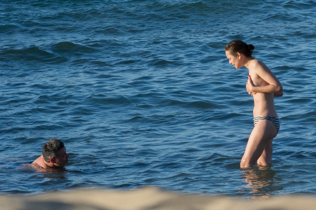 Marion Cotillard Topless 18