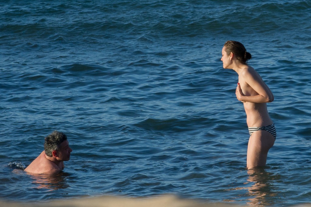 Marion Cotillard Topless 21