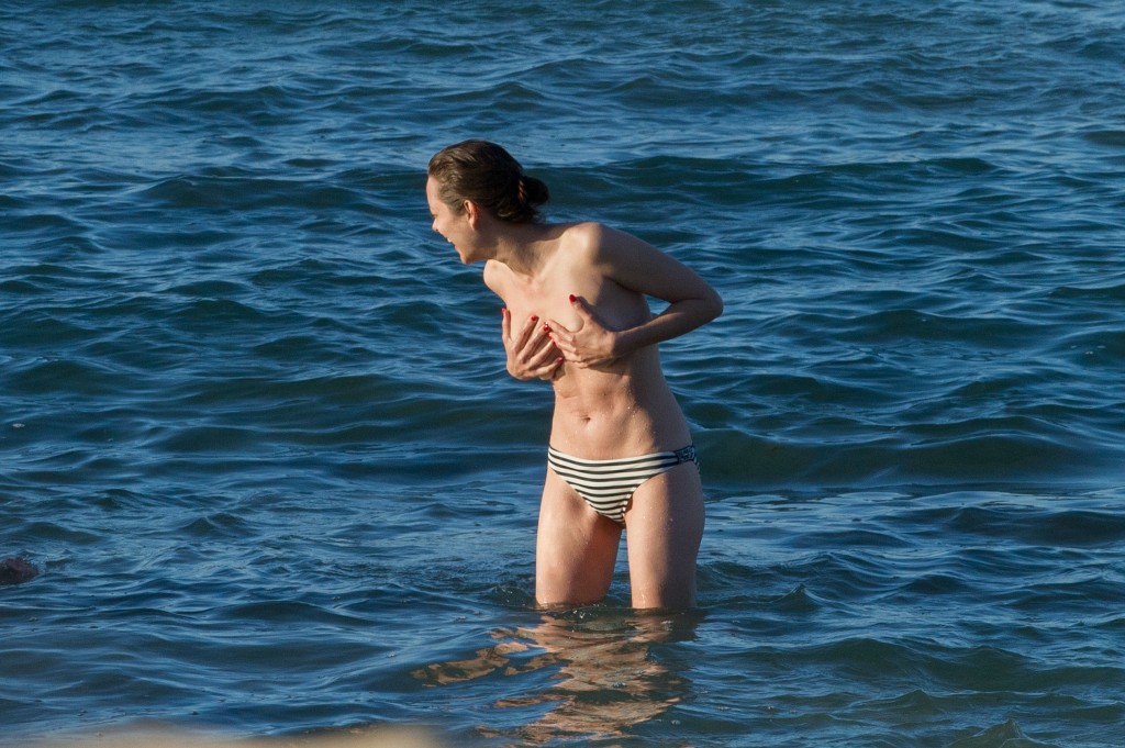 Marion Cotillard Topless 23