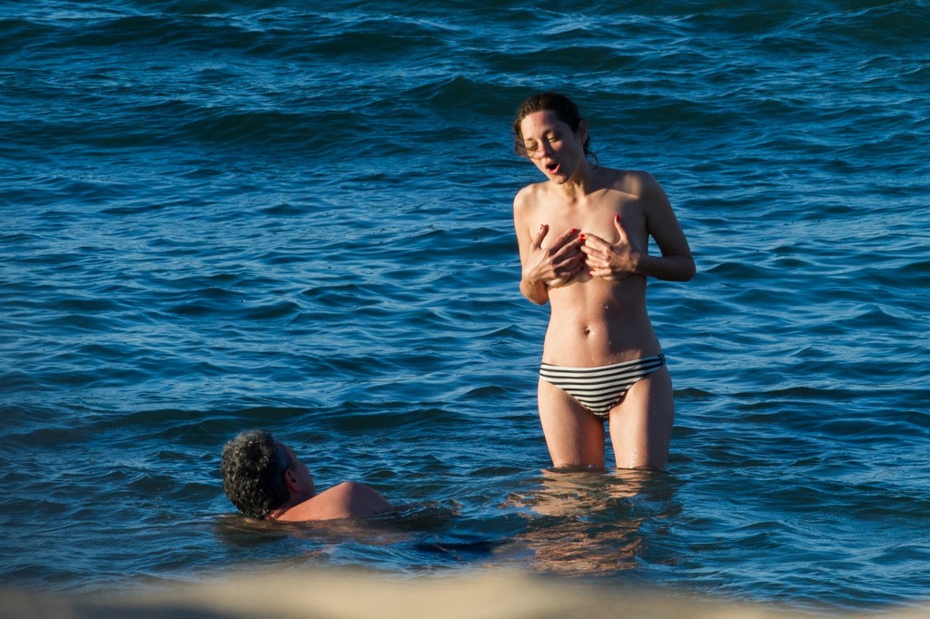 Marion Cotillard Topless 25