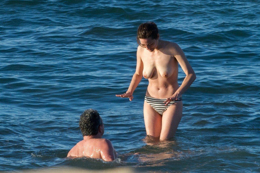 Marion Cotillard Topless 26