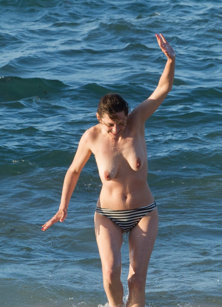 Marion Cotillard Topless 4