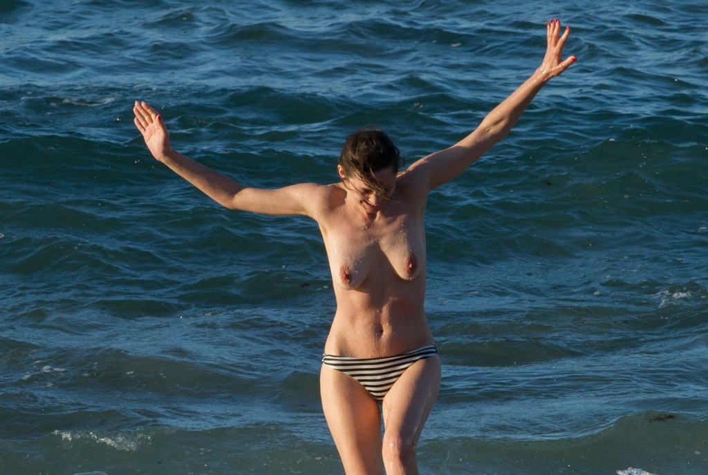 Marion Cotillard Topless 8