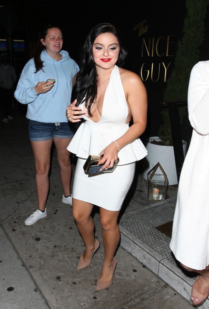 Ariel Winter Cleavage & Upskirt 13