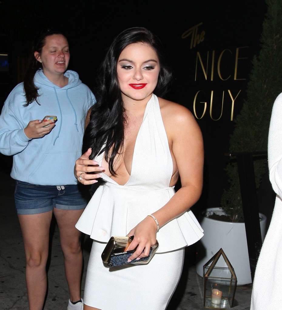 Ariel Winter Cleavage & Upskirt 17