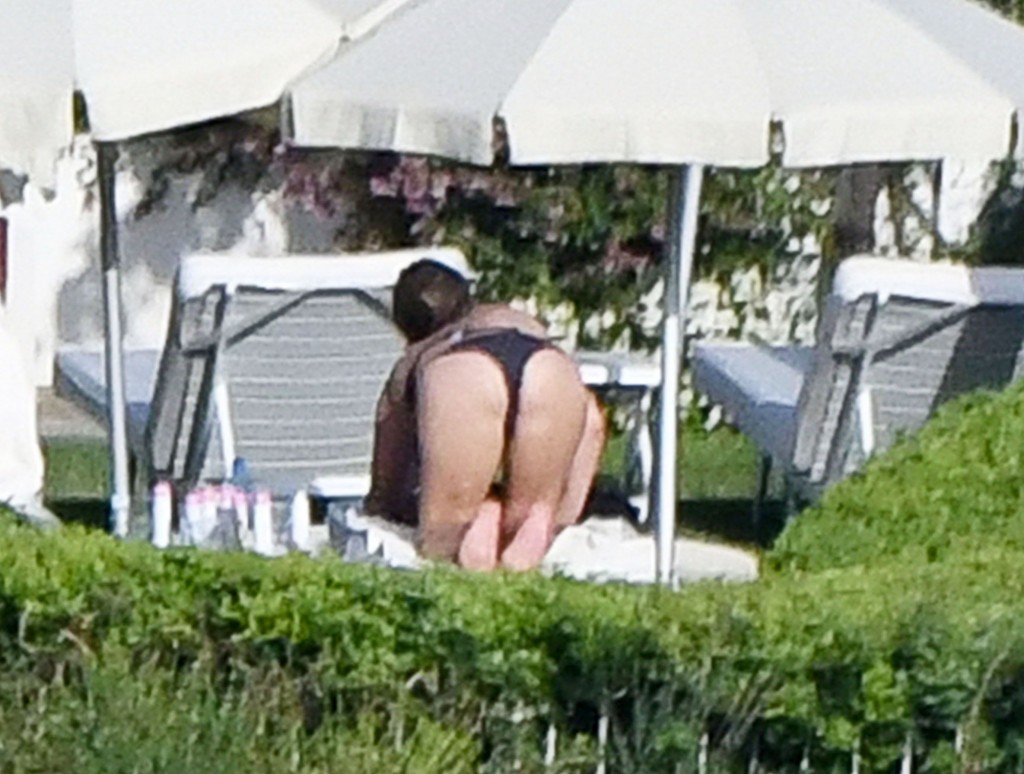 Jennifer Aniston Sexy & Topless 33