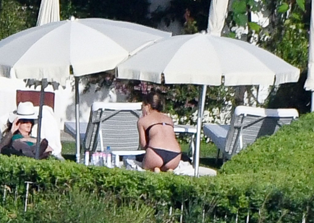 Jennifer Aniston Sexy & Topless 62