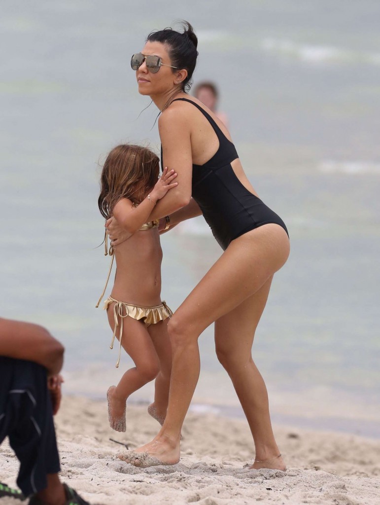 Kourtney Kardashian Sexy 12