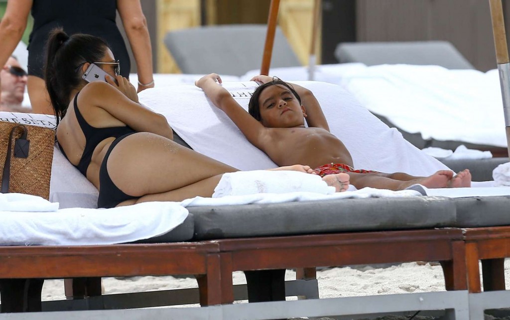 Kourtney Kardashian Sexy 3