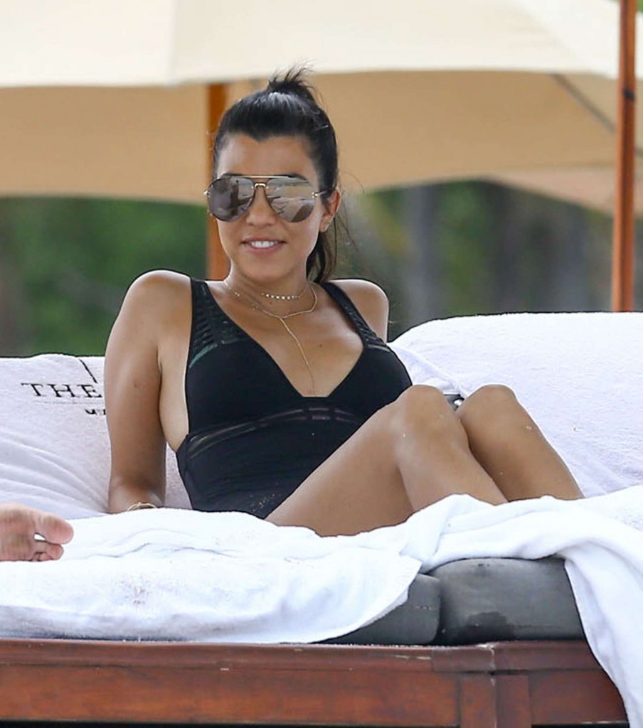 Kourtney Kardashian Sexy 5