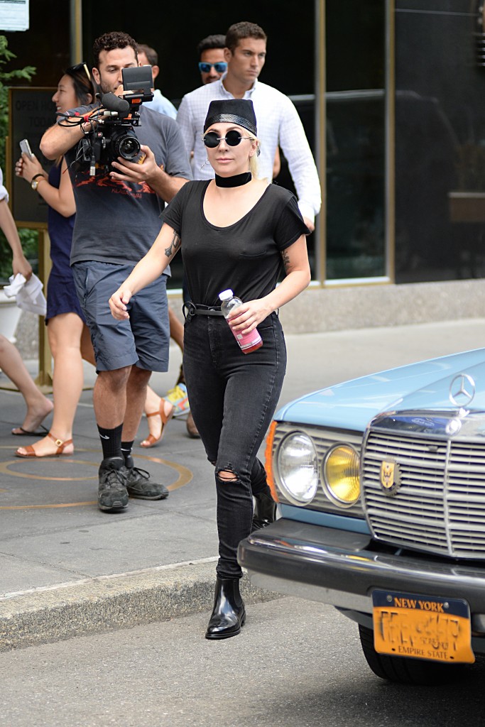 Lady Gaga Braless Pics 10