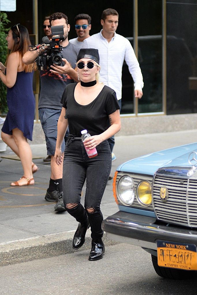 Lady Gaga Braless Pics 11