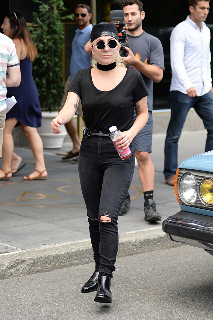 Lady Gaga Braless Pics 14