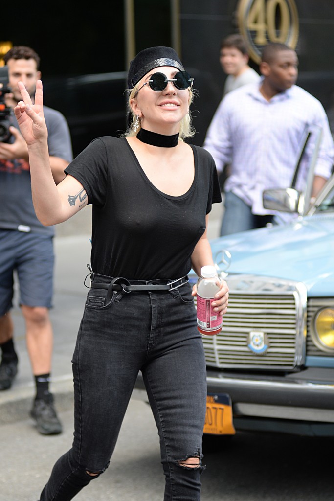 Lady Gaga Braless Pics 19